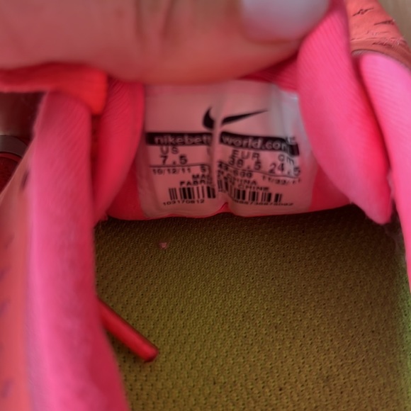 Nike Free neon pink runners - Picture 2 of 4